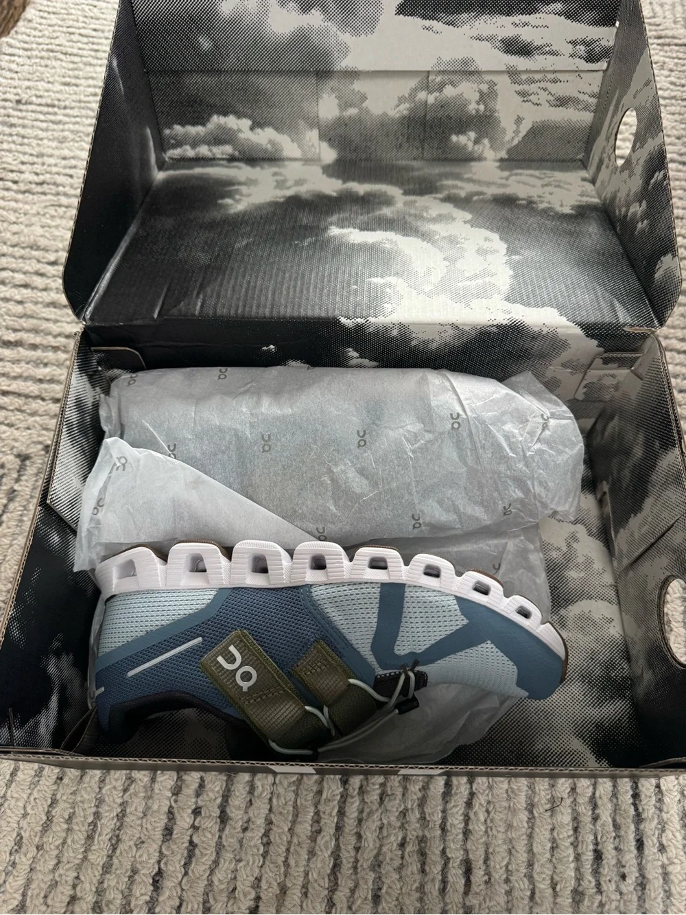 On cloud woman’s Running Sneaker Lexus size 5